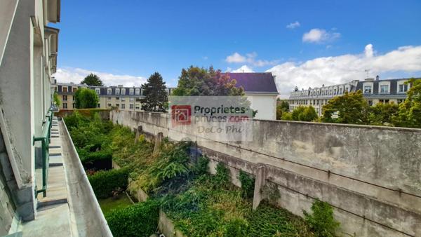 Versailles Ermitage 101 m2 lumineux et calme 4 pièces Place de la Loi