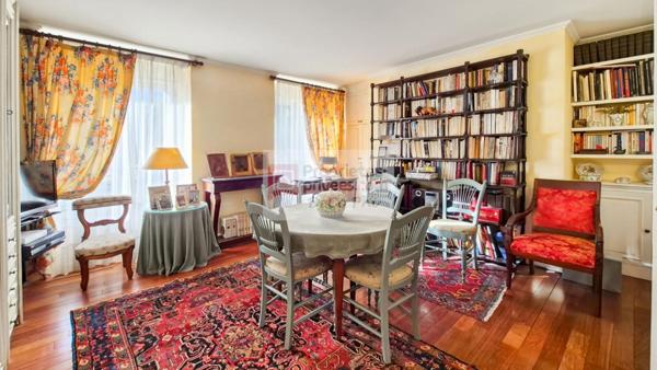 Versailles Ermitage 101 m2 lumineux et calme 4 pièces Place de la Loi