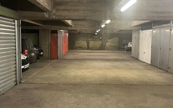 Stationnement à vendre    12 m2 Saint-Mandé