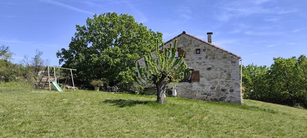 Charme et nature aux portes de l’Ardèche – Mas en pierre sur 2,7 hectares Barjac (30430)