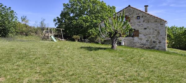 Charme et nature aux portes de l’Ardèche – Mas en pierre sur 2,7 hectares Barjac (30430)