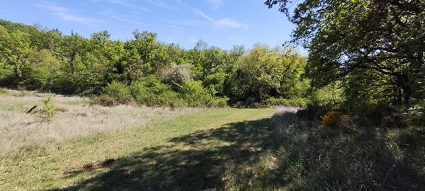 Charme et nature aux portes de l’Ardèche – Mas en pierre sur 2,7 hectares Barjac (30430)