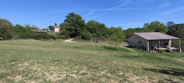 Charme et nature aux portes de l’Ardèche – Mas en pierre sur 2,7 hectares Barjac (30430)
