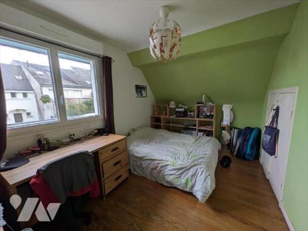 Guidel, au calme, avec à proximité immédiate commerces et centre ville. Cette charmante maison ...