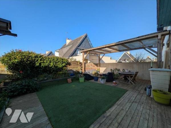 Guidel, au calme, avec à proximité immédiate commerces et centre ville. Cette charmante maison ...