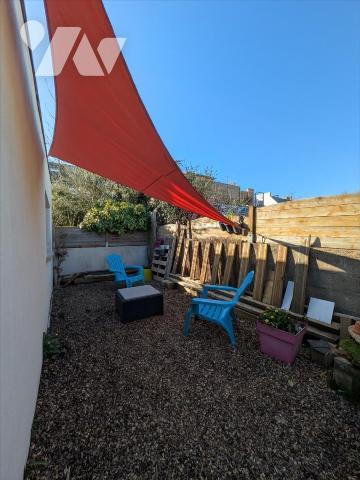 Guidel, au calme, avec à proximité immédiate commerces et centre ville. Cette charmante maison ...