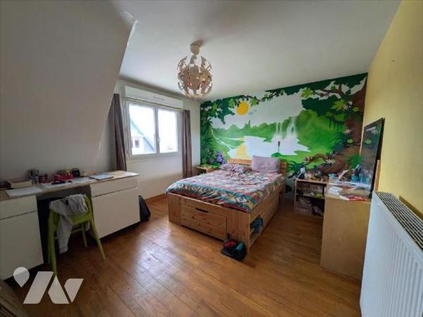 Guidel, au calme, avec à proximité immédiate commerces et centre ville. Cette charmante maison ...