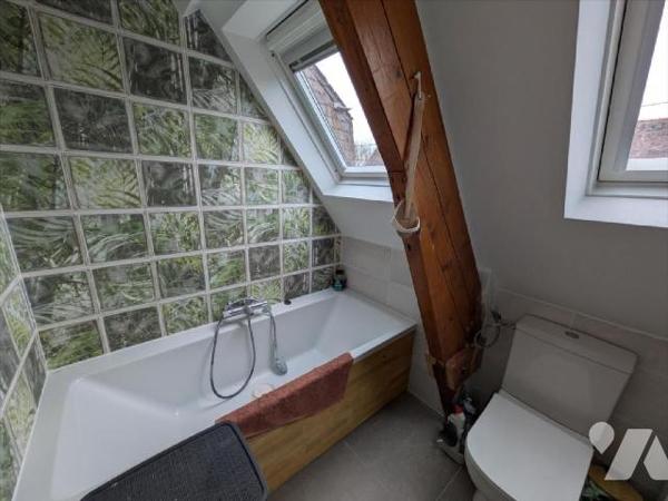 Guidel, au calme, avec à proximité immédiate commerces et centre ville. Cette charmante maison ...