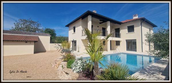 Propriété à vendre 6 pièces FEILLENS (01)proche Mâcon 207m², piscine chauffée, double garage,5 chambres 2 suites