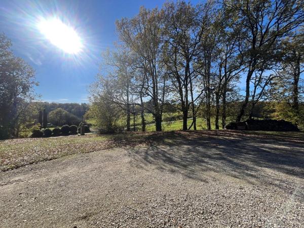 MARCIAC (32) proche, MAISON DE CHARME construite en 1980, dominante, 130m2 habitables, un peu cachée, vue , 4 chambres, grand sejour, 3700m2 terrain arboré de chênes