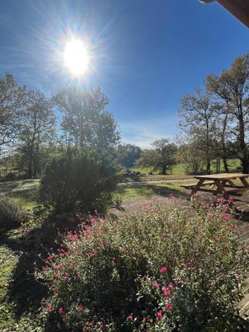 MARCIAC (32) proche, MAISON DE CHARME construite en 1980, dominante, 130m2 habitables, un peu cachée, vue , 4 chambres, grand sejour, 3700m2 terrain arboré de chênes