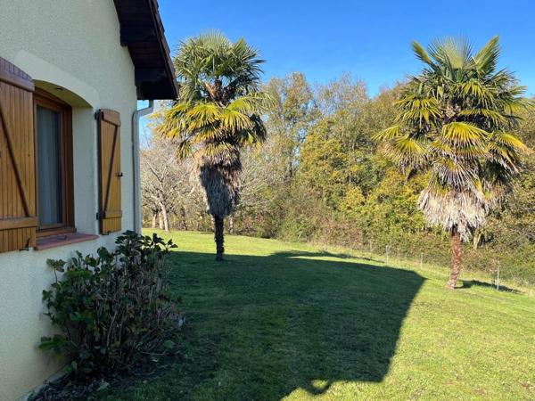 MARCIAC (32) proche, MAISON DE CHARME construite en 1980, dominante, 130m2 habitables, un peu cachée, vue , 4 chambres, grand sejour, 3700m2 terrain arboré de chênes