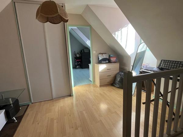 MARCIAC (32) proche, MAISON DE CHARME construite en 1980, dominante, 130m2 habitables, un peu cachée, vue , 4 chambres, grand sejour, 3700m2 terrain arboré de chênes