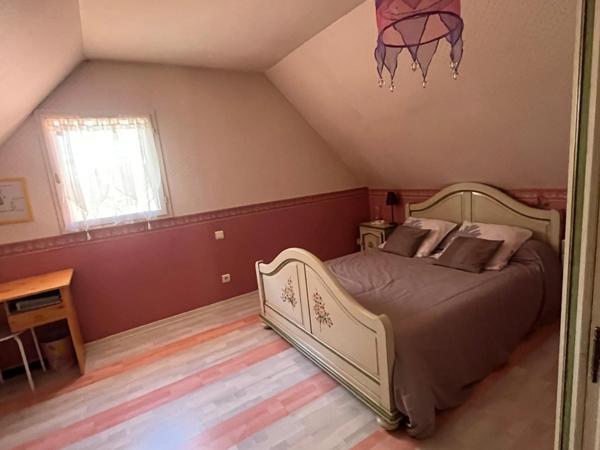 MARCIAC (32) proche, MAISON DE CHARME construite en 1980, dominante, 130m2 habitables, un peu cachée, vue , 4 chambres, grand sejour, 3700m2 terrain arboré de chênes