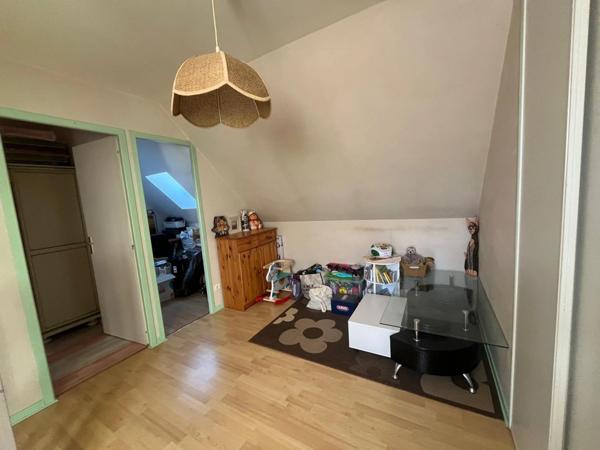 MARCIAC (32) proche, MAISON DE CHARME construite en 1980, dominante, 130m2 habitables, un peu cachée, vue , 4 chambres, grand sejour, 3700m2 terrain arboré de chênes