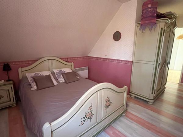 MARCIAC (32) proche, MAISON DE CHARME construite en 1980, dominante, 130m2 habitables, un peu cachée, vue , 4 chambres, grand sejour, 3700m2 terrain arboré de chênes