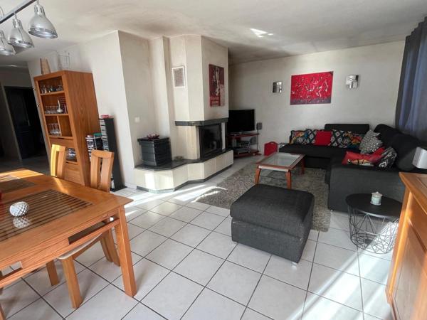 MARCIAC (32) proche, MAISON DE CHARME construite en 1980, dominante, 130m2 habitables, un peu cachée, vue , 4 chambres, grand sejour, 3700m2 terrain arboré de chênes