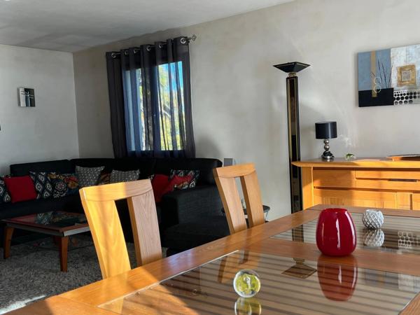 MARCIAC (32) proche, MAISON DE CHARME construite en 1980, dominante, 130m2 habitables, un peu cachée, vue , 4 chambres, grand sejour, 3700m2 terrain arboré de chênes