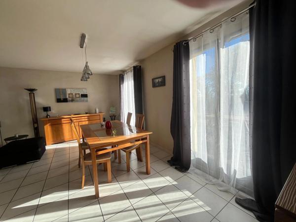 MARCIAC (32) proche, MAISON DE CHARME construite en 1980, dominante, 130m2 habitables, un peu cachée, vue , 4 chambres, grand sejour, 3700m2 terrain arboré de chênes