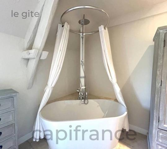 Longère de caractère avec 4 chambres et un studio/gite, secteur Beaulieu sur Dordogne
