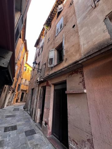 Immeuble de 3 lots d'habitation + annexe