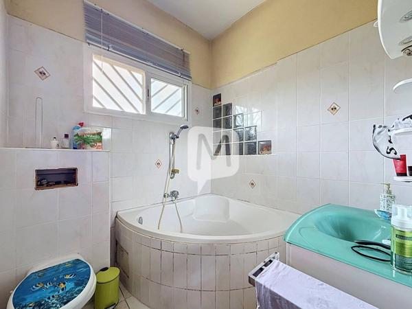 DPT GUYANE, à vendre CAYENNE Maison T4 de 116 m2 sur un terrain de 2 033 m2