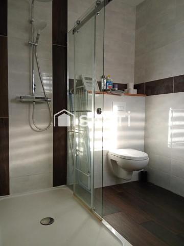 Superbe villa de 197.45 m² répartie sur deux étages, comportant cinq suites.