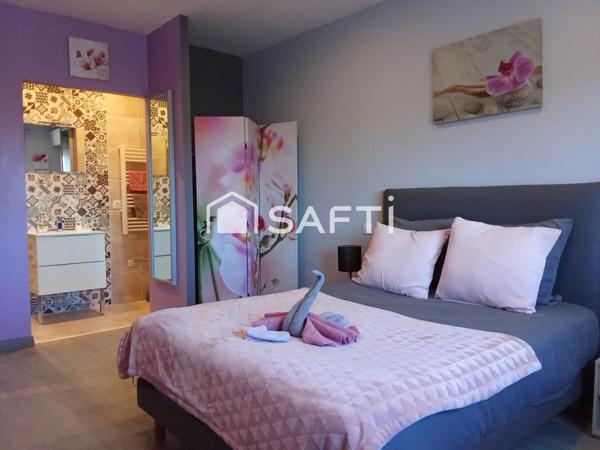 Superbe villa de 197.45 m² répartie sur deux étages, comportant cinq suites.