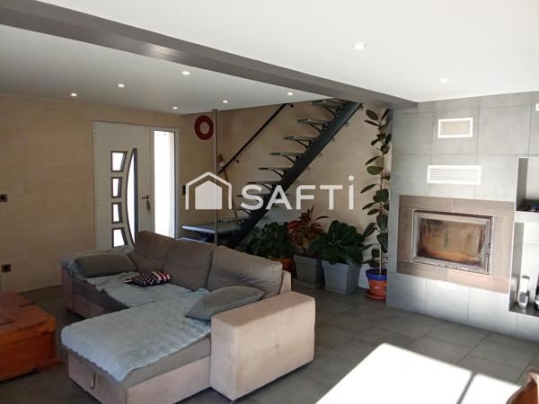 Superbe villa de 197.45 m² répartie sur deux étages, comportant cinq suites.