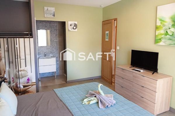 Superbe villa de 197.45 m² répartie sur deux étages, comportant cinq suites.