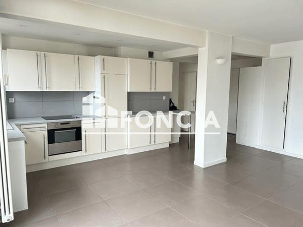 Location Appartement 2 pièces 49.2 m² - 86 QUAI DE LA LOIRE Paris 75019