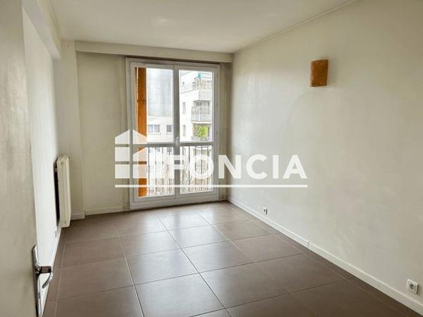 Location Appartement 2 pièces 49.2 m² - 86 QUAI DE LA LOIRE Paris 75019