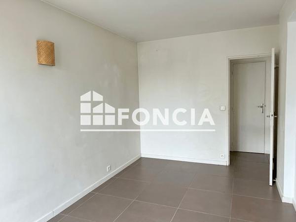 Location Appartement 2 pièces 49.2 m² - 86 QUAI DE LA LOIRE Paris 75019