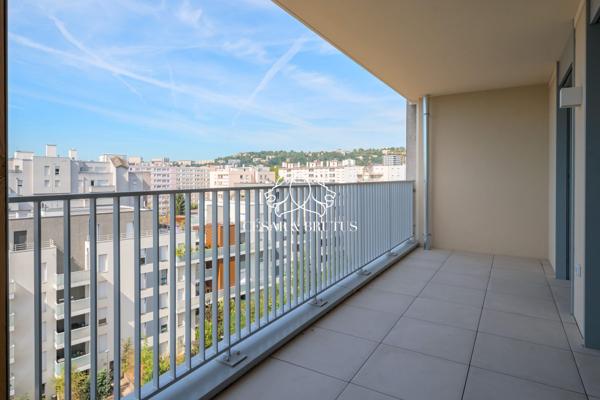 Lyon 7 – Appartement de 84,90 m² – 3 chamnbres – 2 loggias – garage