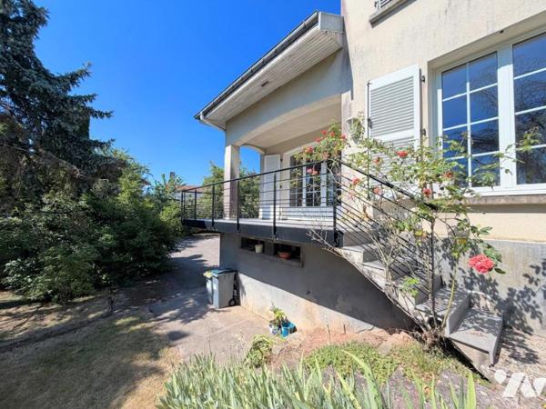 Maison individuelle et terrain attenant