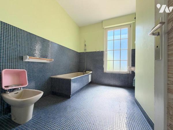 Maison individuelle et terrain attenant