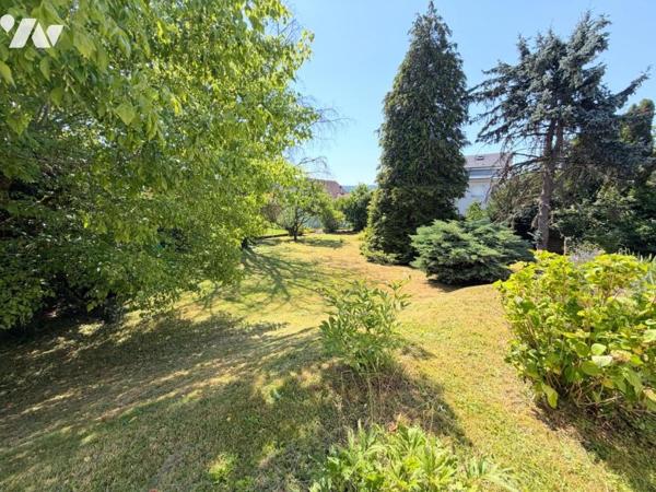 Maison individuelle et terrain attenant