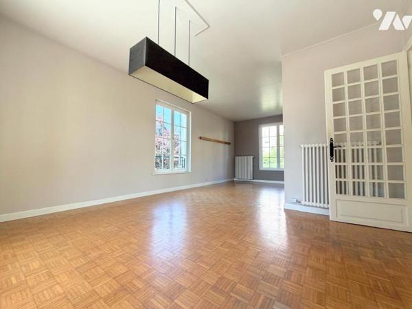 Maison individuelle et terrain attenant