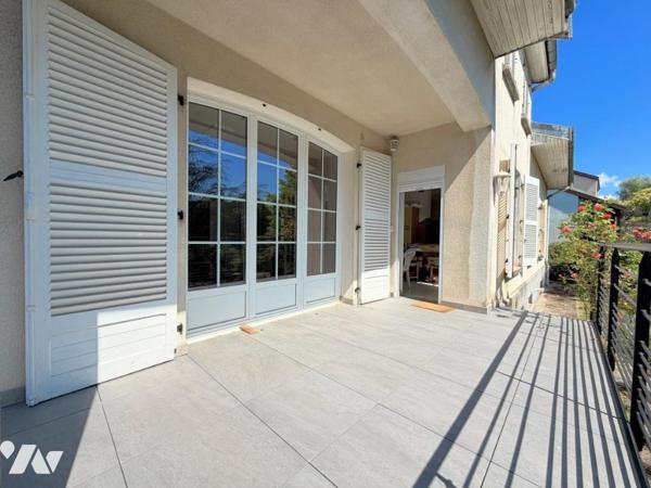 Maison individuelle et terrain attenant