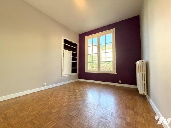 Maison individuelle et terrain attenant