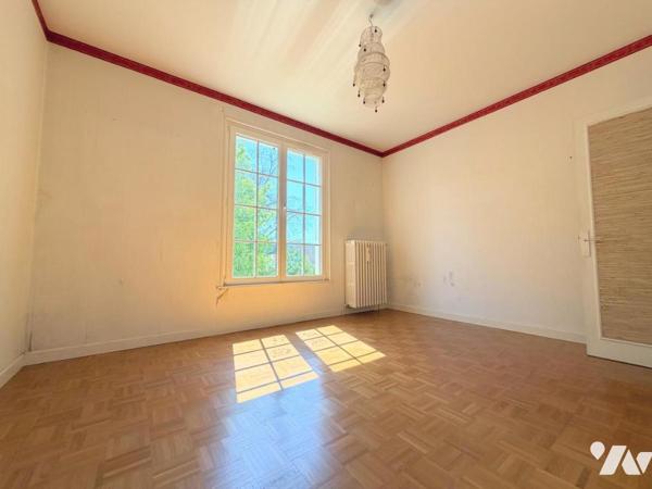 Maison individuelle et terrain attenant