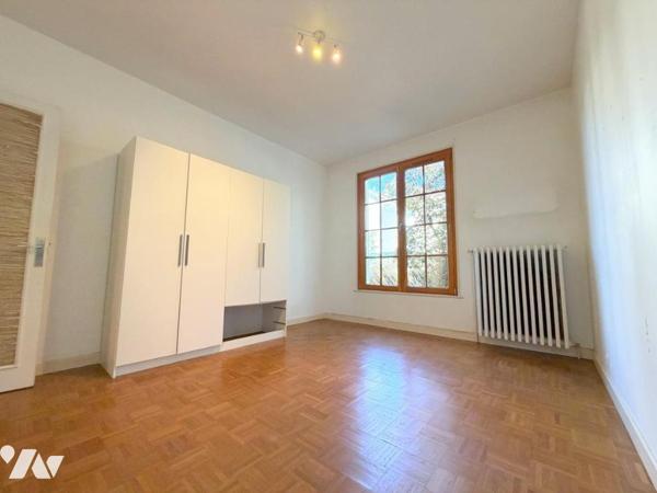 Maison individuelle et terrain attenant