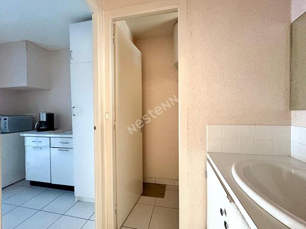 Local commercial ayant pignon sur rue sur l'axe menant à Bourg en Bresse