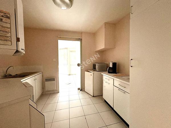 Local commercial ayant pignon sur rue sur l'axe menant à Bourg en Bresse