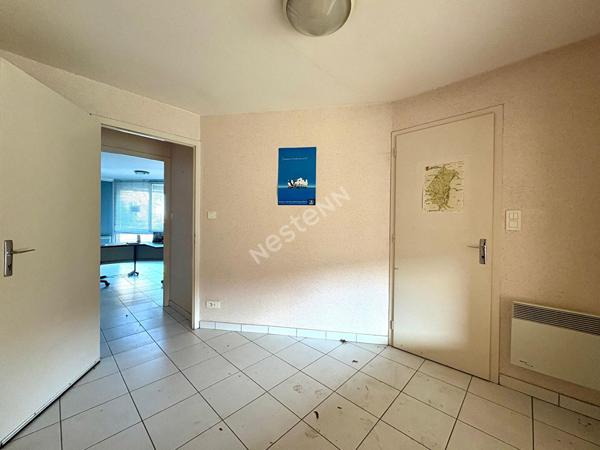 Local commercial ayant pignon sur rue sur l'axe menant à Bourg en Bresse