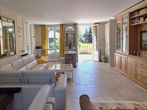 Demeure de prestige du XIXe siècle : 344 m² de charme et de nature à 10 min de Lisieux