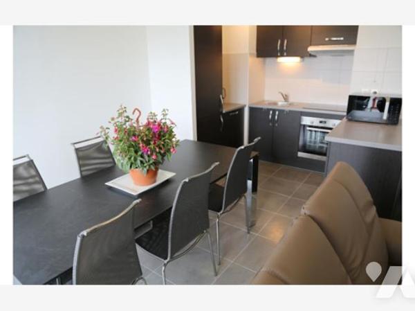 Appartement vue mer avec terrasse et stationnement, dans une résidence sécurisée avec ascenseur.