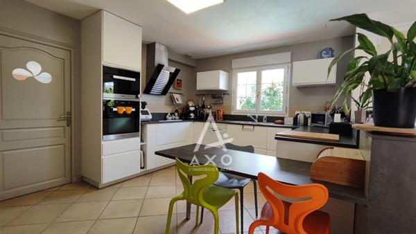 Maison familiale 285 m²  7 chambres, piscine chauffée, sous-sol total