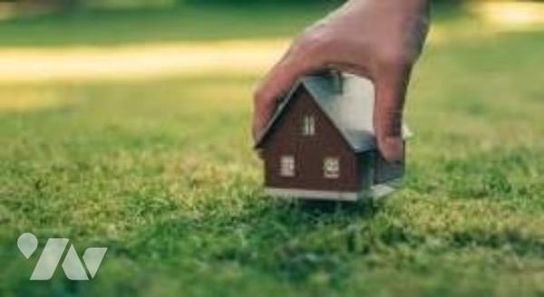 Dans un hameau proche du bourg, au calme, terrain à bâtir avec facilité d'accès pour tous réseaux