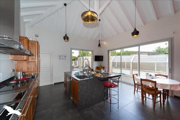 Maison à vendre |  Laruscade |  6 pièces | 270 m²